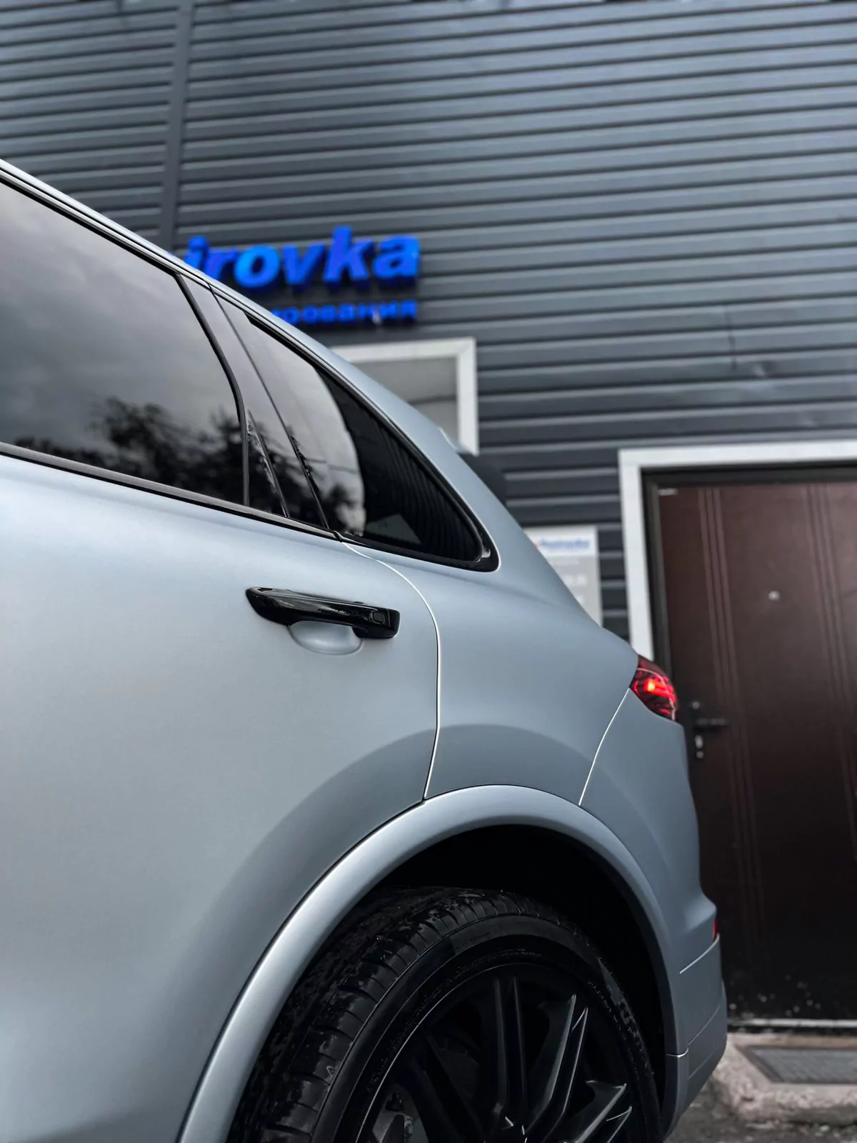 Бронирование автомобиля пленкой