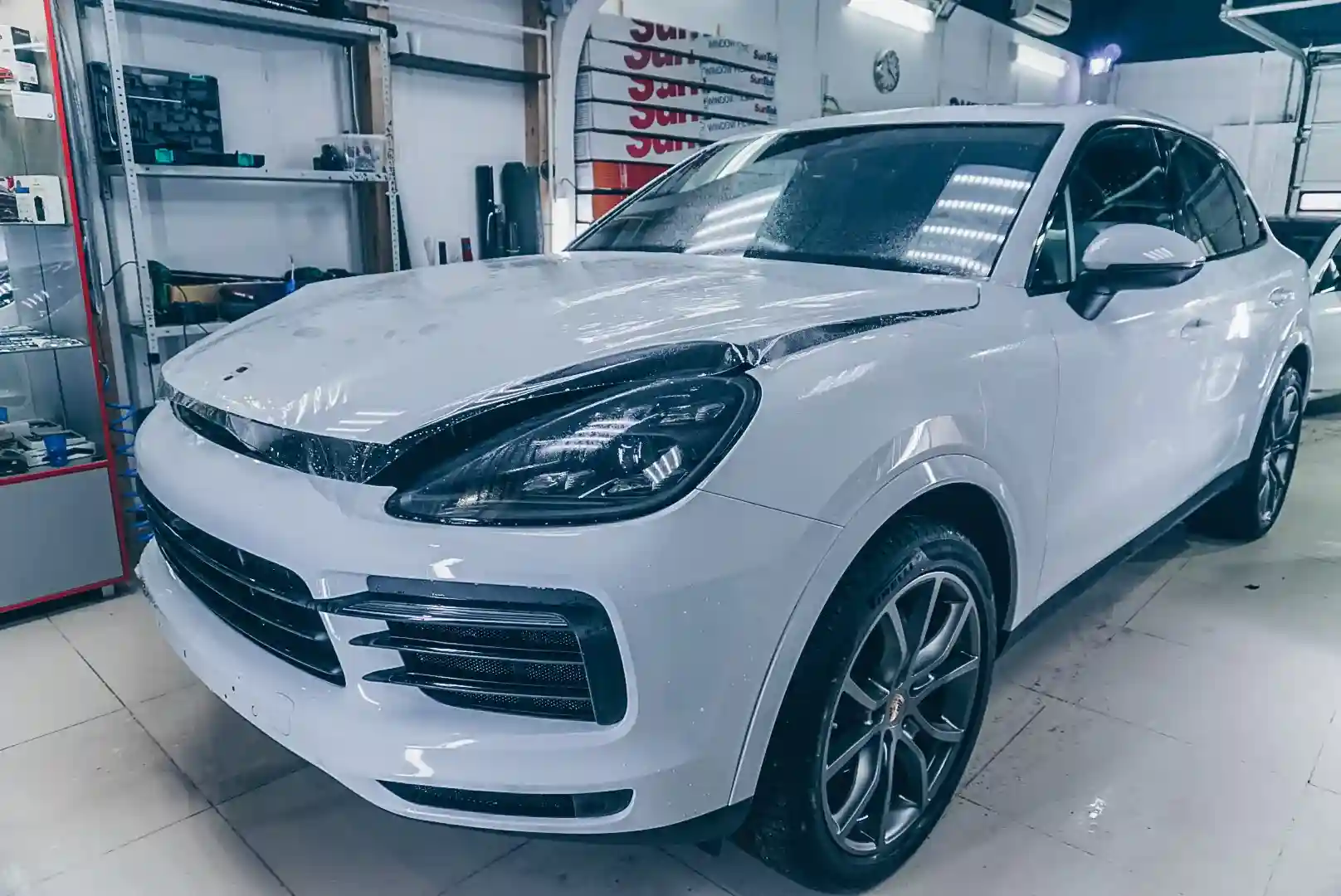 Бронирование автомобиля пленкой